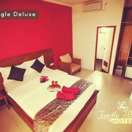 Turtle Beach Hotel Ujunggenteng Экстерьер фото