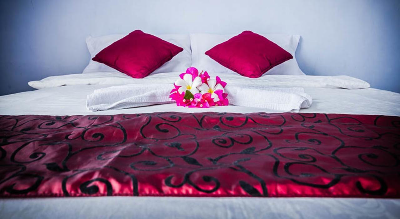 Turtle Beach Hotel Ujunggenteng Номер фото