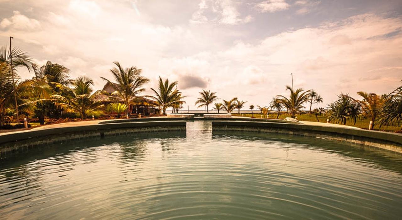 Turtle Beach Hotel Ujunggenteng Номер фото