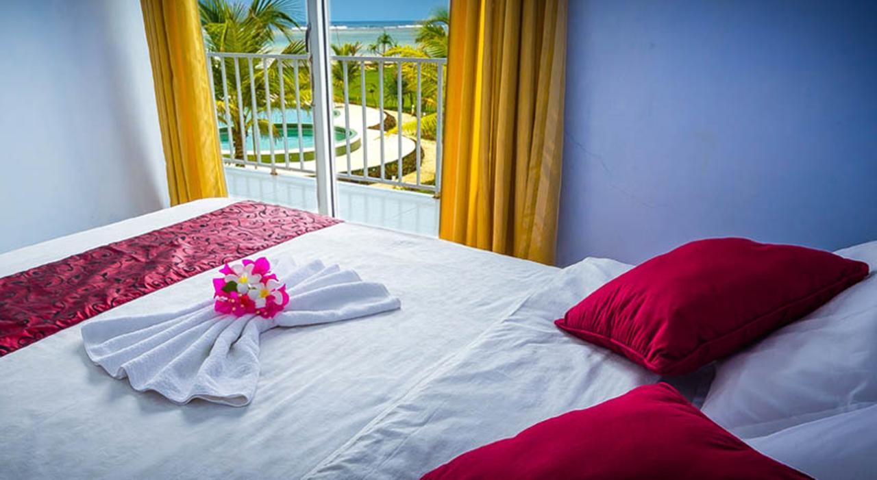 Turtle Beach Hotel Ujunggenteng Номер фото