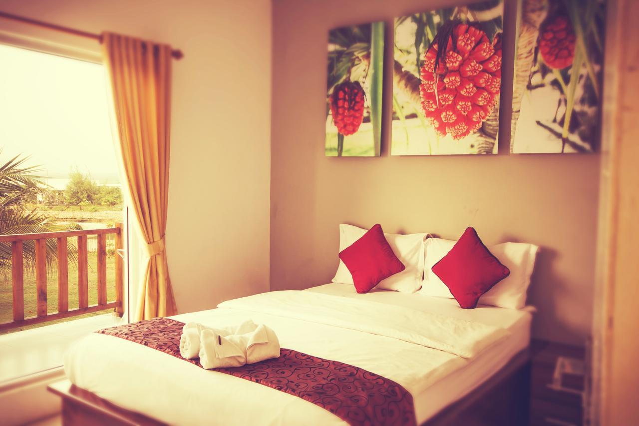 Turtle Beach Hotel Ujunggenteng Экстерьер фото