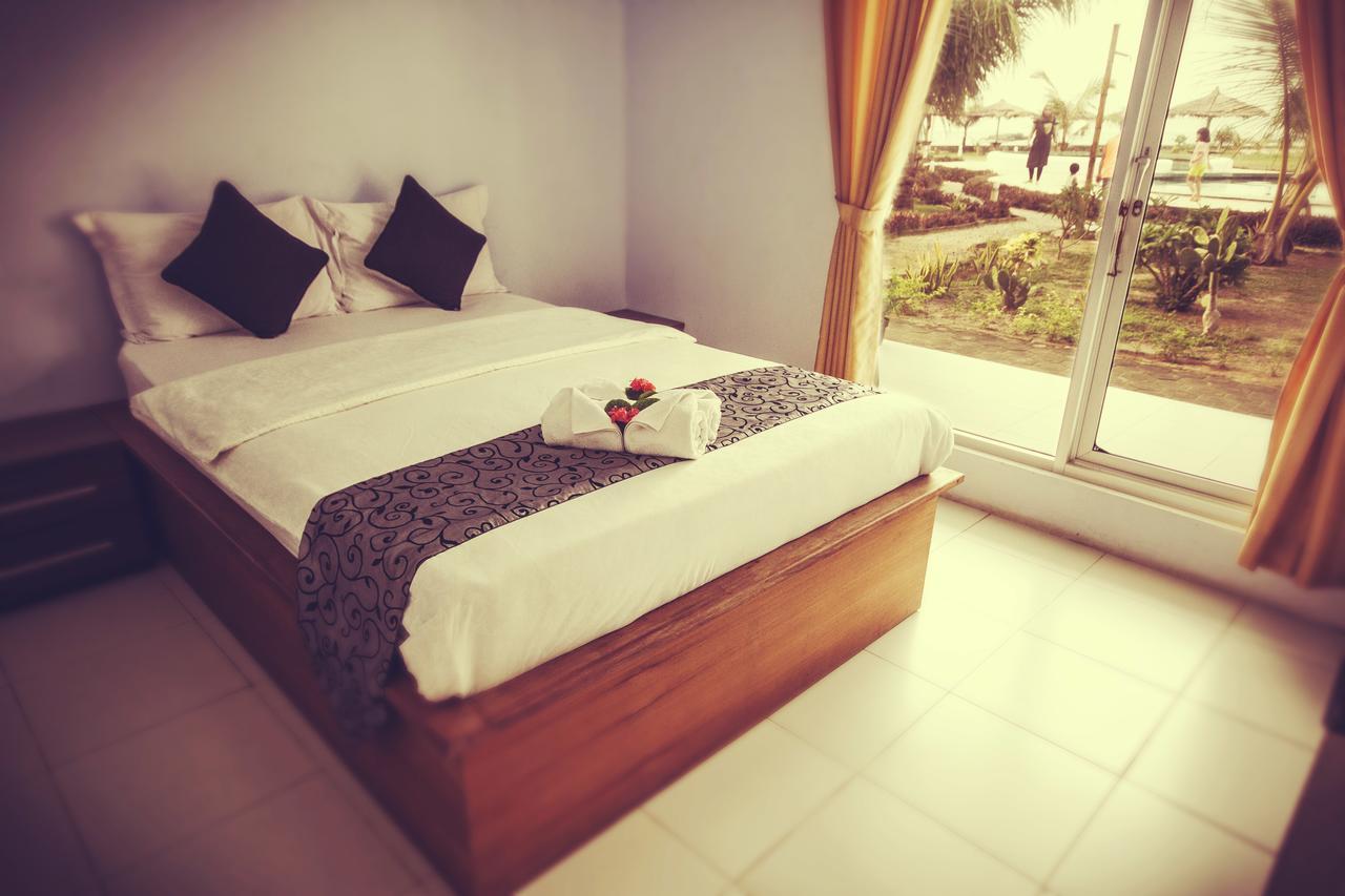 Turtle Beach Hotel Ujunggenteng Экстерьер фото